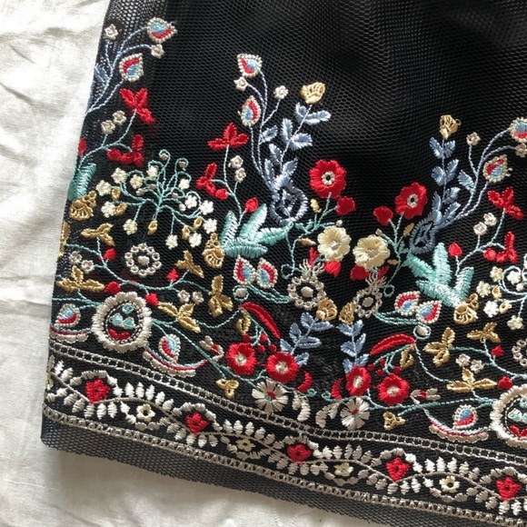 Gianni Bini Amelia Swing Embroidered Skirt Plus matching top in medium as well - Picture 3 of 4